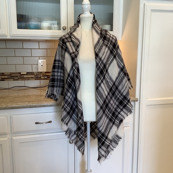 Modcloth Black, Gray & White Plaid Large Blanket Scarf - Picture 3 of 7
